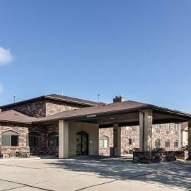Quality Suites Near West Acres, hotel v destinácii Fargo