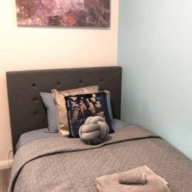 Comfy Private Single Room in Carramar - Nearby Station & Shops - Shared Bathroom