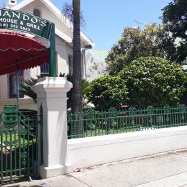 Fernando's self catering cottages, hotel in Port Elizabeth