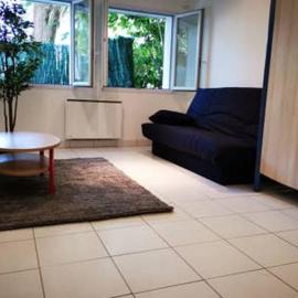 Charmant Studio meublé 30 min Paris, 5 min Evry, proche Aéroport Orly, hotel a Ris-Orangis