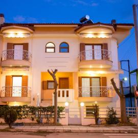 Vier Luxury House, hotell i Serrai
