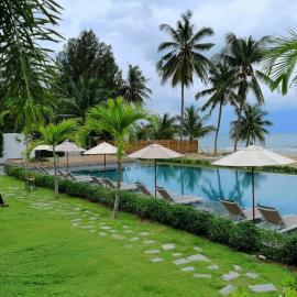 Tungtong Beach Villas، فندق في Ban Khao Khwang (2)