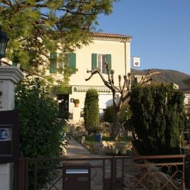 Hôtel Restaurant Les oliviers, hotel en Nyons