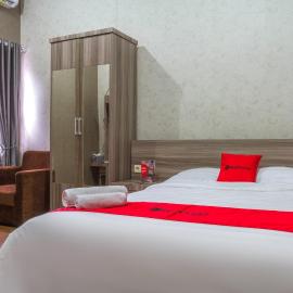 RedDoorz Plus near IPDN, hotelli kohteessa Sumedang