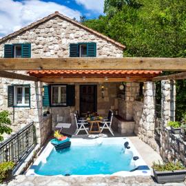 Stonehouse Korlat with open-air jacuzzi