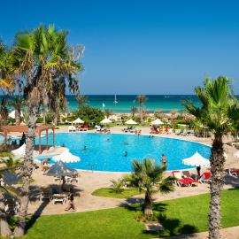 Iliade Aqua Park - All Inclusive، فندق في حومة السوق