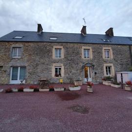 Gites de Line Marvie, Hotel in Surtainville