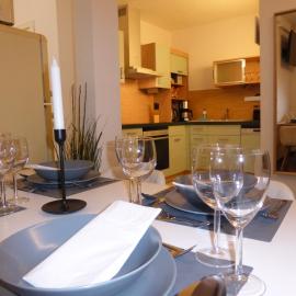 Ferienwohnung Goethe, 2 Schlafzimmer, Nähe Zentrum & Uni, ruhig, free Wifi, kostenloses Parken, Erdgeschoss, hotel in Jena