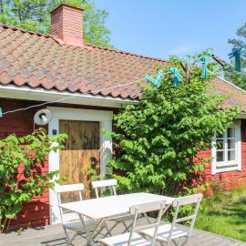 Amazing Home In Gamleby, hotel di Gamleby