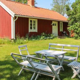 2 Bedroom Beautiful Home In Gamleby, hotel di Gamleby