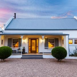 Karoo Masterclass House and Karoo Masterclass Cottage - Accommodation Prince Albert，艾伯特親王鎮的飯店