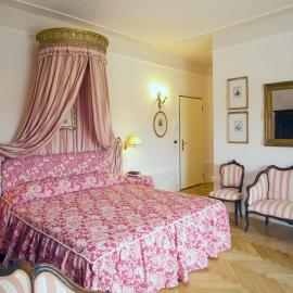 Palazzo Dalla Rosa Prati – hotel w mieście Parma