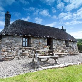 Tigh Phadraig at Marys Thatched Cottages, hotel i Elgol