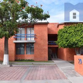 Moderna Suite Privada Alberca Av B Quintana 29C，Mendiola的飯店