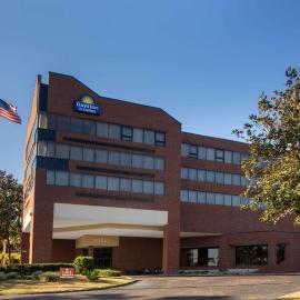 Days Inn & Suites by Wyndham Tallahassee Conf Center I-10, hotel v mestu Tallahassee