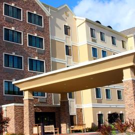 Staybridge Suites Syracuse Liverpool by IHG, hótel í Liverpool