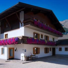 Garni Ciasa Tamà Sas di Pezzedi Eriberto e Neumair Hermine, hotell sihtkohas Corvara