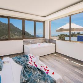 Secluded Sea View Honeymoon Escape Jacuzzi Private Pool-Villa Bella1 Orkide, ξενοδοχείο σε Üzümlü