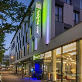 Viesnīca Holiday Inn Express Stuttgart-Waiblingen by IHG pilsētā Vaiblingene