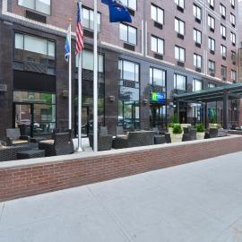 Holiday Inn Express Manhattan Midtown West by IHG: New York'ta bir otel