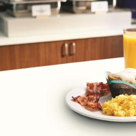 Holiday Inn Express Hotel & Suites Minneapolis - Minnetonka by IHG, hotel di Minnetonka
