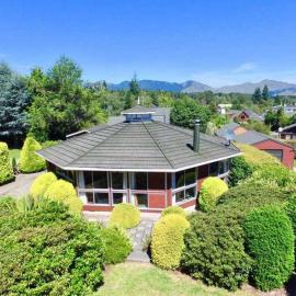 25 Chalet Crescent
