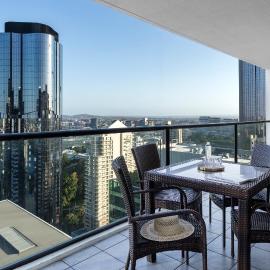 Oaks Brisbane River City Suites، فندق في بريزبين