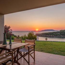 Villa Idyle - Beachfront Residence