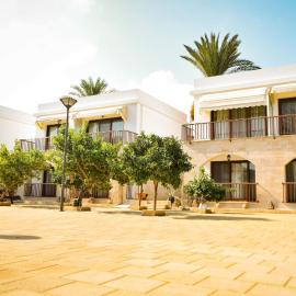 Golden Palms Guest House & Cafe, hôtel à Famagouste