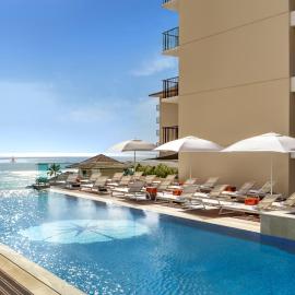 Halepuna Waikiki by Halekulani - NO RESORT FEE: Honolulu'da bir otel