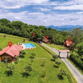 Four-Bedroom Holiday Home In Novi Marof, hotel a Novi Marof