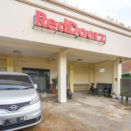 RedDoorz Syariah near Exit Toll Ciawi, hotelli kohteessa Bogor