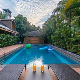 Nature's Abode - The Wooden Villa at Morjim by StayVista, hotel em Morjim