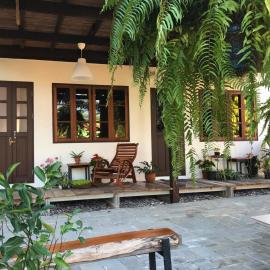 ครูหนูบ้านพัก แหลมงอบ Krunou baanpak, hotel v destinácii Trat