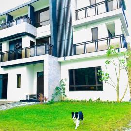 Hu Moon Lake: Zhixue şehrinde bir otel