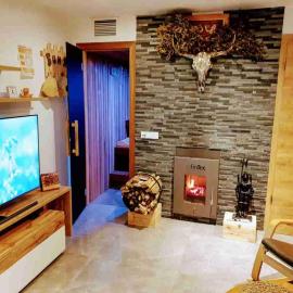 Charmante Souterrain-Wohnung mit einem gemütlichen Zimmer، فندق في ميونخ