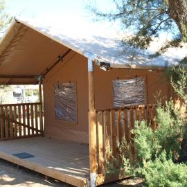 Oh! Campings - Le Clos du Rhône, hotel in Saintes-Maries-de-la-Mer