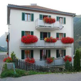 Ferienwohnung Hof Collet, hotel in Savognin
