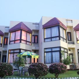 Swosti Palm Resort Gopalpur, hotel di Gopālpur