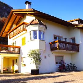 Unterbi Apartments, hotel di Appiano sulla Strada del Vino