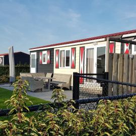 Chalet Veere - eingezäunter Garten, hundefreundlich & ruhig in Zeeland, hotel in Serooskerke