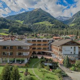Hotel Alpenblick, hotell sihtkohas Lutago