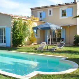 Lagrange Vacances - Le Clos Savornin – hotel w mieście Saint-Saturnin-lès-Apt