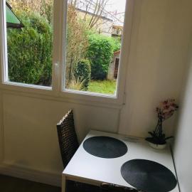 Le Tendance : Studio avec Jardin, hotel a Courcouronnes