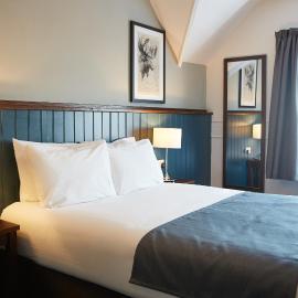 The Spyglass & Kettle by Greene King Inns, hotel v Bournemouth