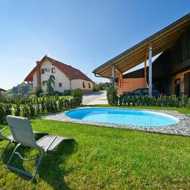 Farmhouse Lipoglav, hotel in Loče pri Poljčanah