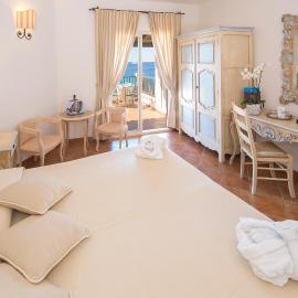 COLONNA GRAND HOTEL CAPO TESTA, a Colonna Luxury Beach Hotel, Santa Teresa Sardegna, מלון בסנטה טרזה גאלורה