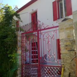Epavli Sofia' s two Apartments in Horto, 30m from the sea، فندق في خورتو