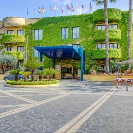 Hotel Caesar Palace, hotell i Giardini Naxos