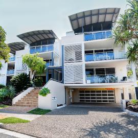 Aqua Promenade Beachfront Holiday Apartments, hotel din Sunrise Beach
